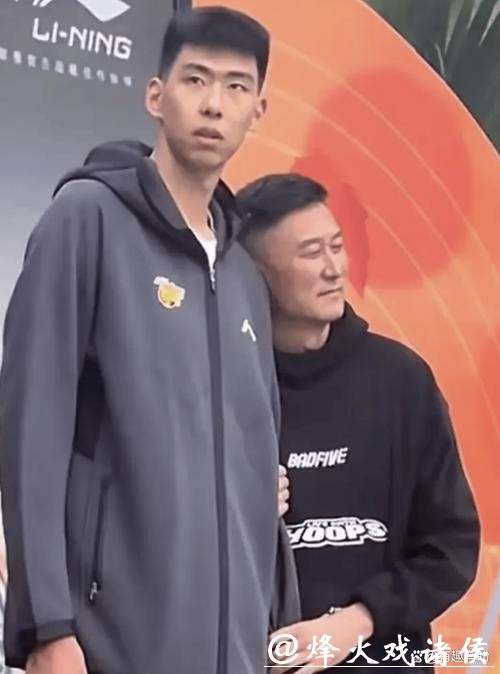 广东男篮五连胜稳如老狗，广州队第二节反扑却被打懵，实力差距藏不住，徐昕被杜锋点名送大礼包，师徒情深成最暖看点